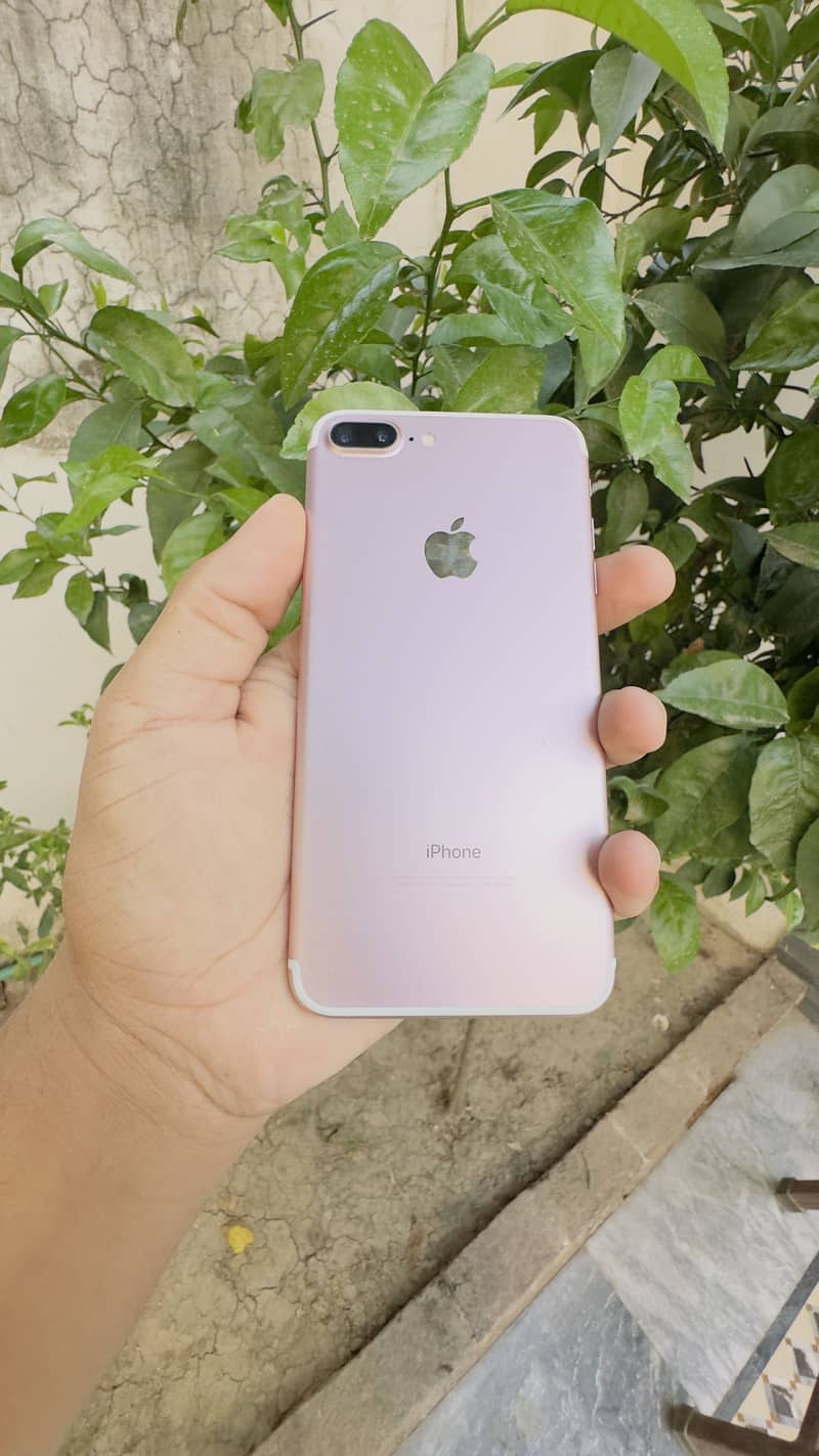 Apple iPhone 7 Plus 0