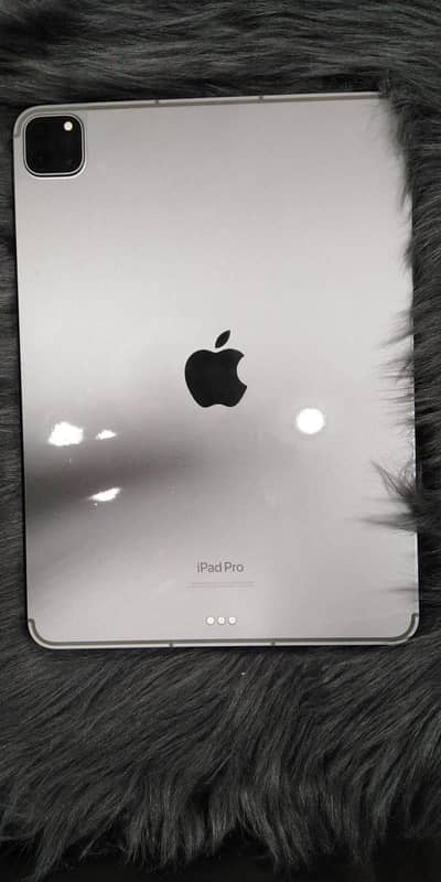 IPAD PRO M2 11 INCH 10/10 CONDITION 128 GB Full box