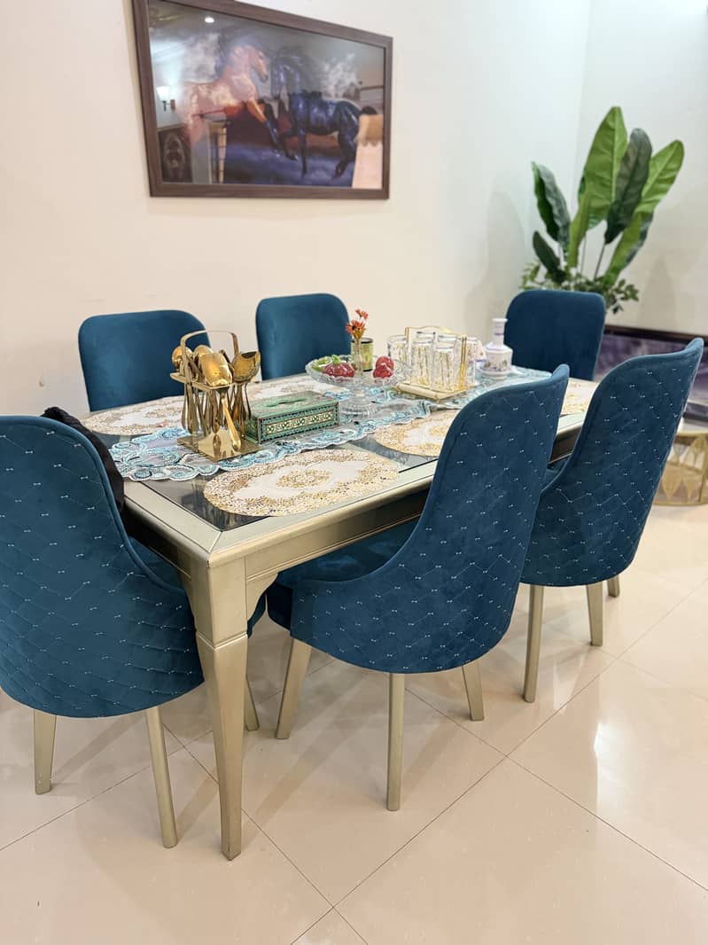 Dinning table 0