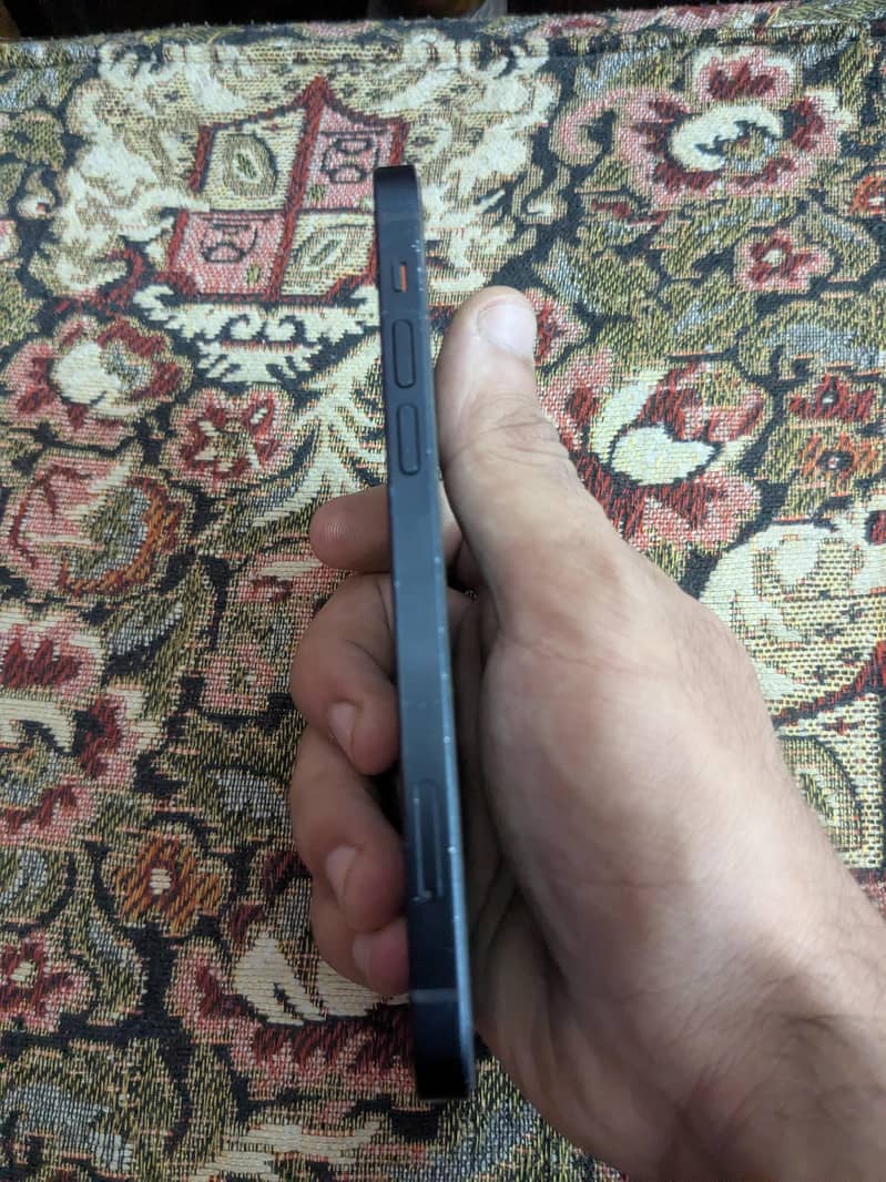 Apple iPhone 12 3