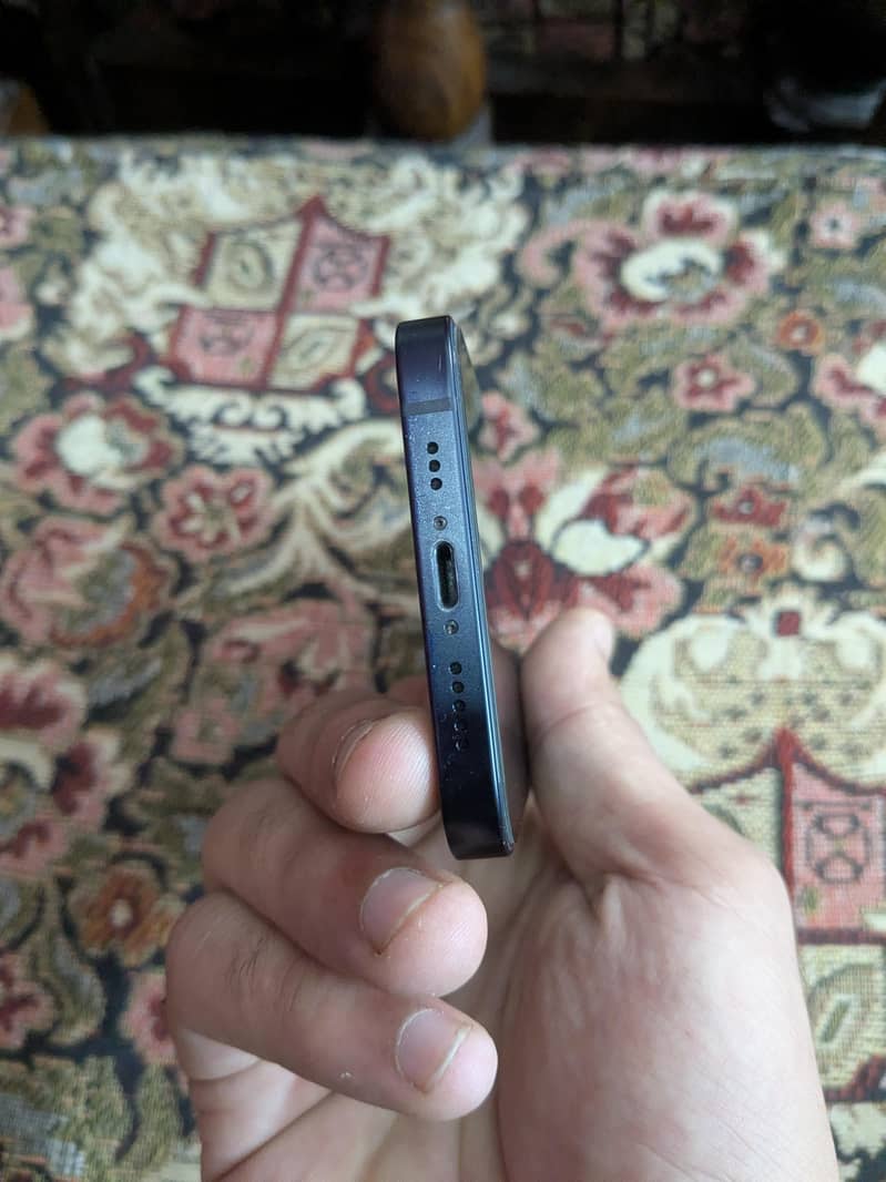 Apple iPhone 12 4