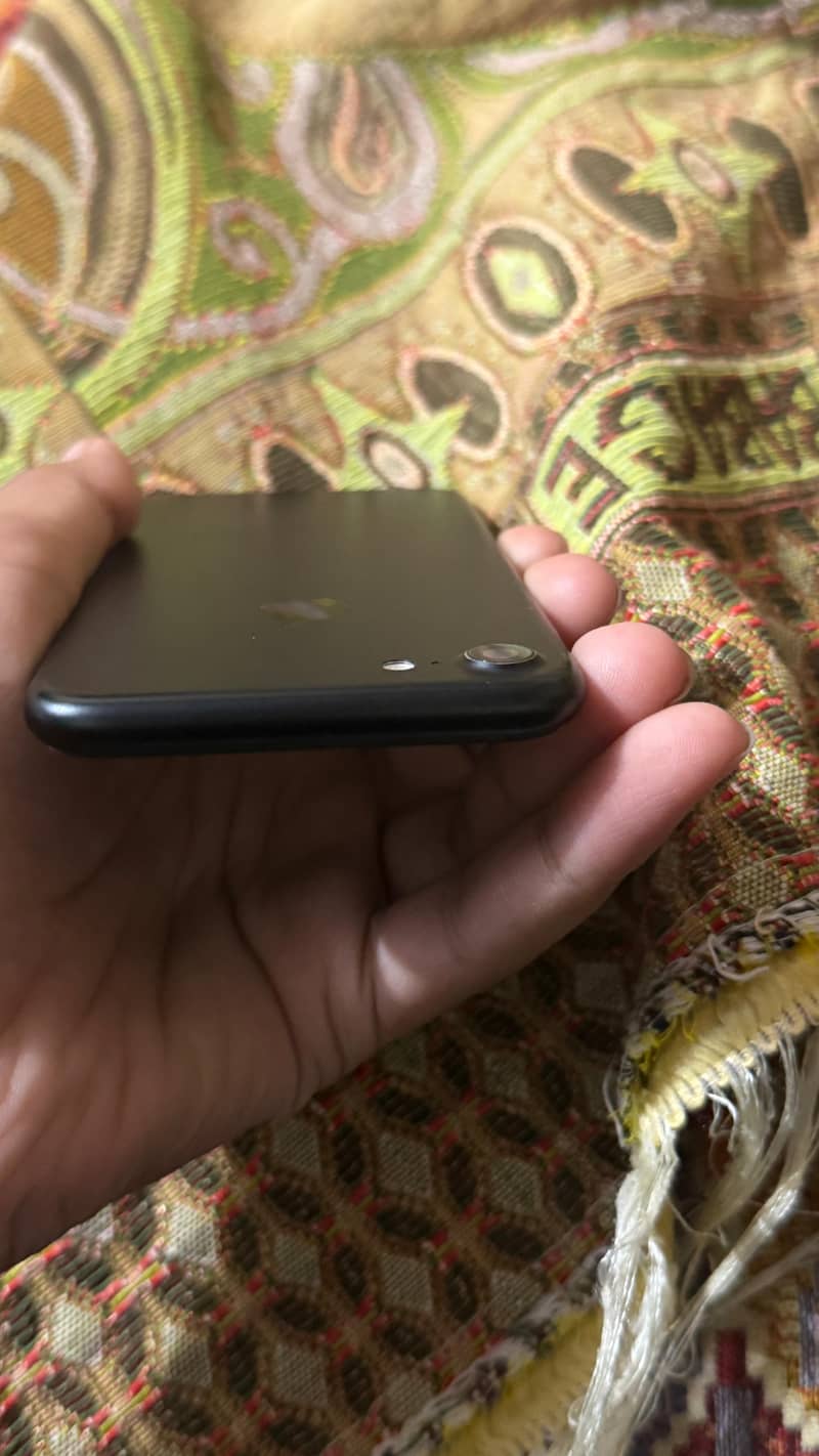 Apple iPhone 7 3