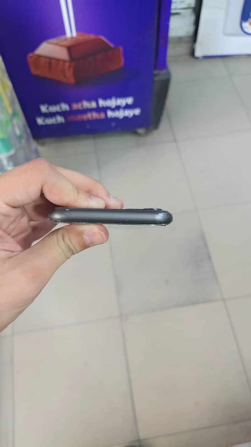 Apple iPhone 11 6
