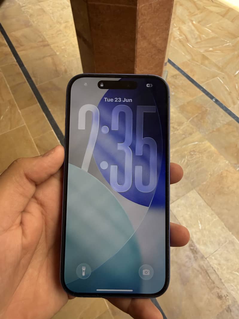 Apple iPhone 16 1