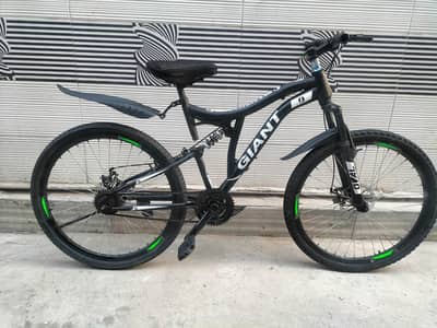 GIANT BICYCLE IN GOOD CONDITION