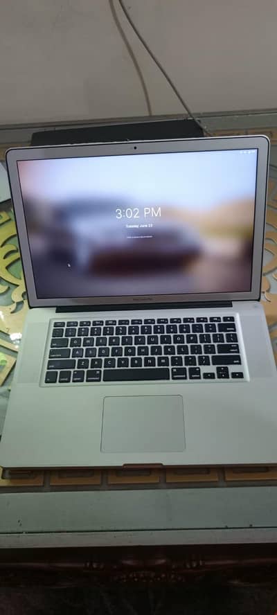 Macbook pro Early 2011 15 inch white edition