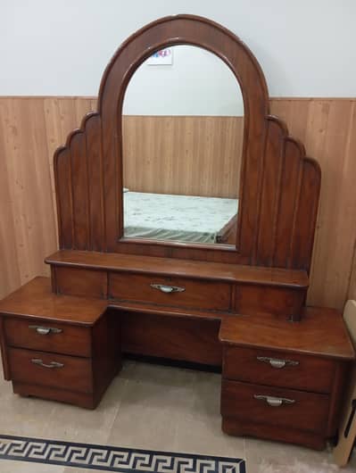 Beautiful Dressing Table With Large Mirror and Multiple Drawers