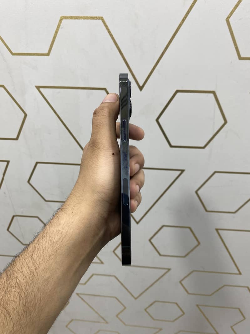 Apple iPhone 12 Pro Max 2