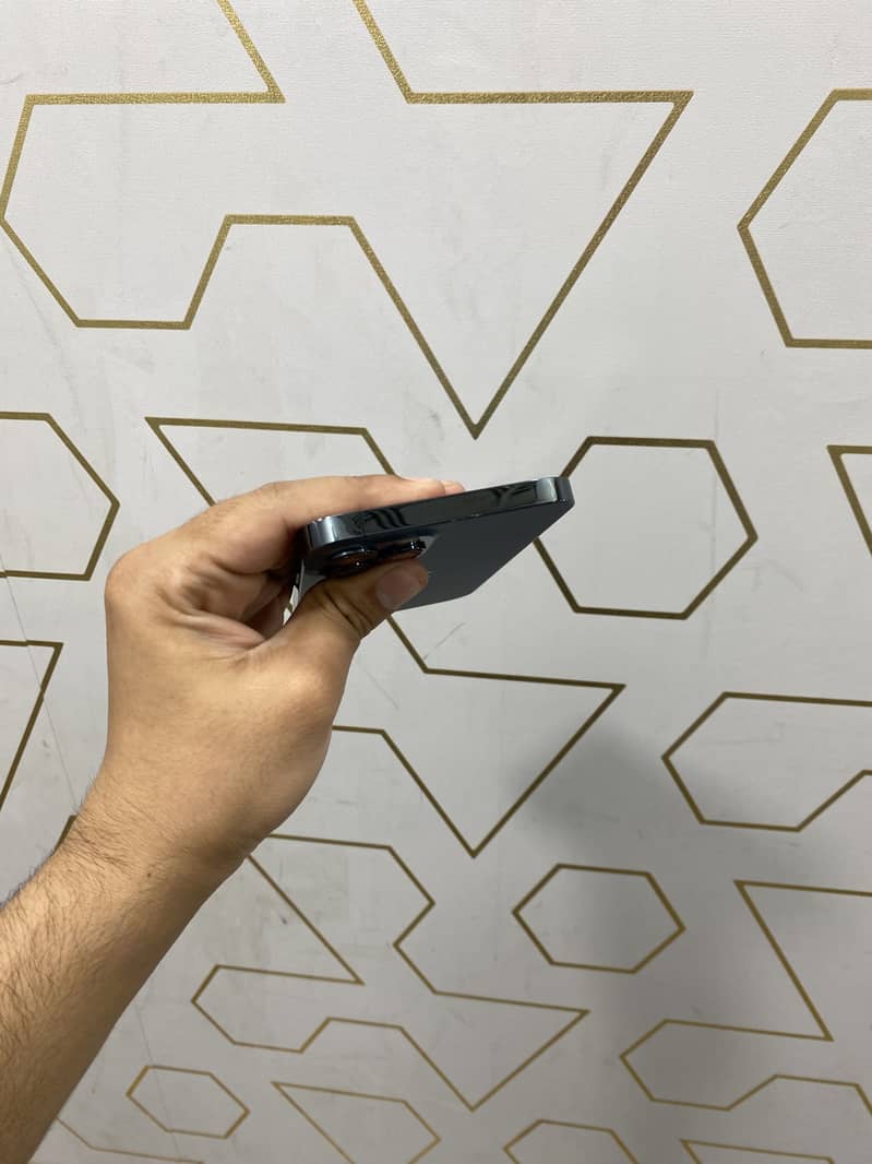 Apple iPhone 12 Pro Max 4