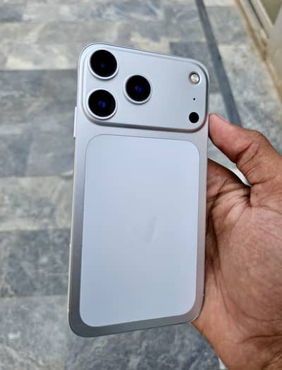 Apple iPhone XR convert 17 pro