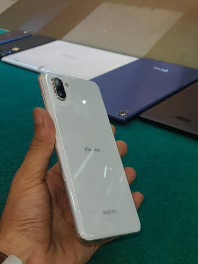 Sharp Aquos R3