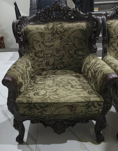 Beautiful chinioti sofa set and table for sale
