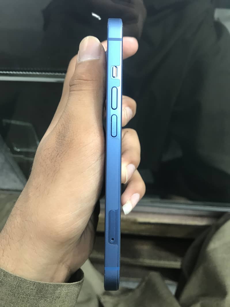 Apple iPhone 13 2