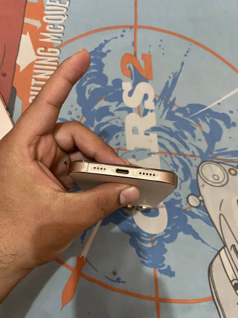 Apple iPhone 16 Pro Max 4