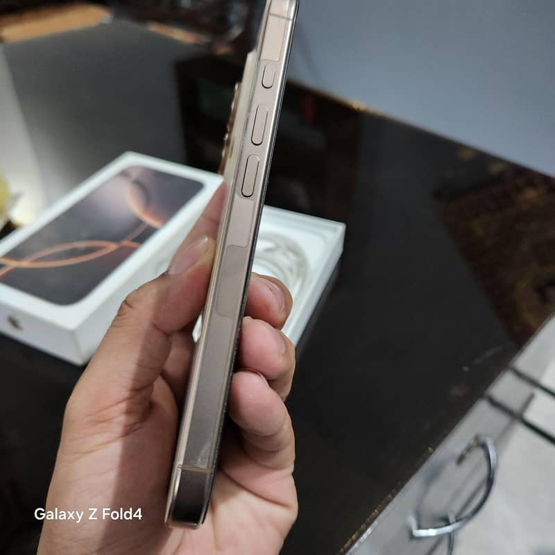 Apple iPhone 16 Pro 2