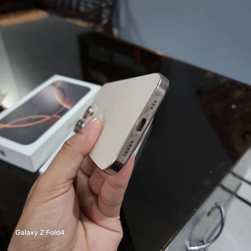 Apple iPhone 16 Pro 6