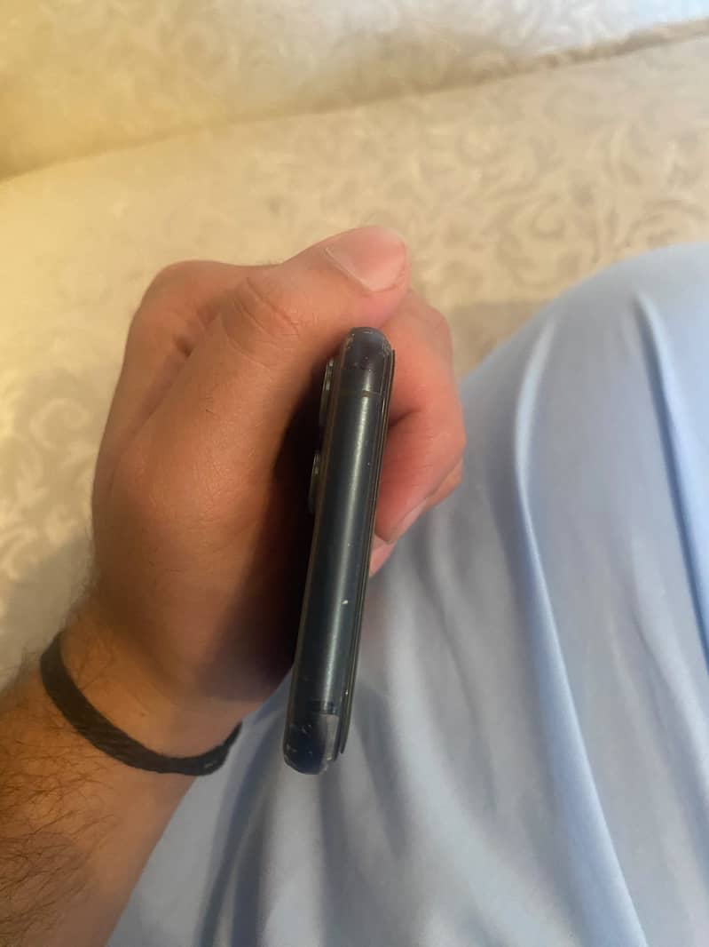 Apple iPhone 11 Pro 2
