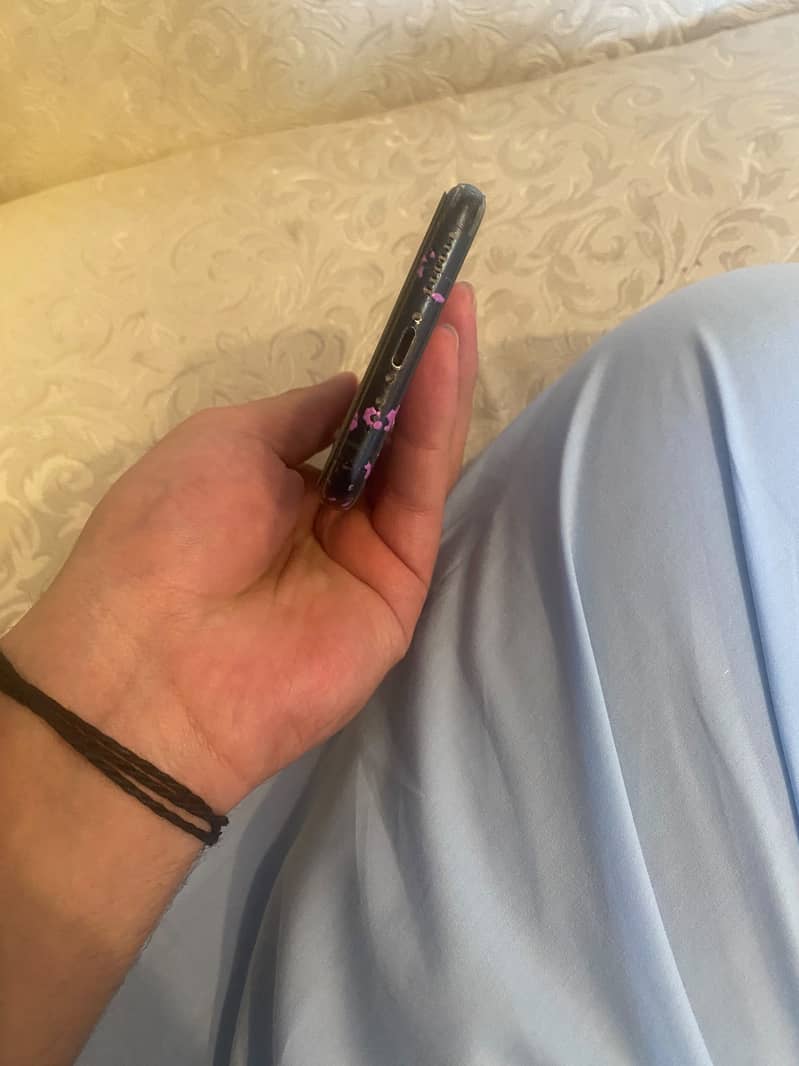 Apple iPhone 11 Pro 4