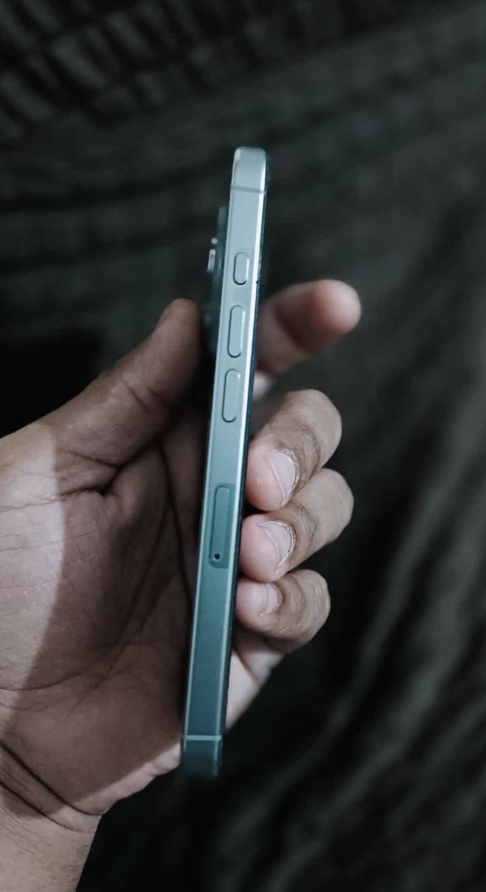 Apple iPhone 16 Pro 3
