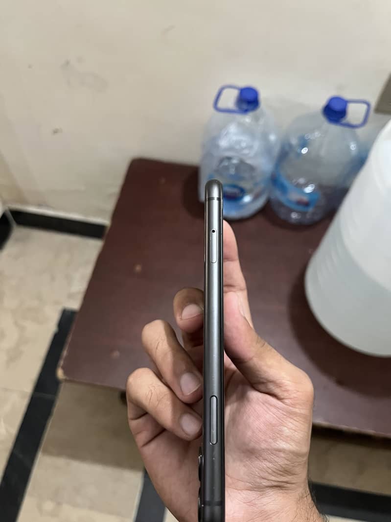Apple iPhone 11 6