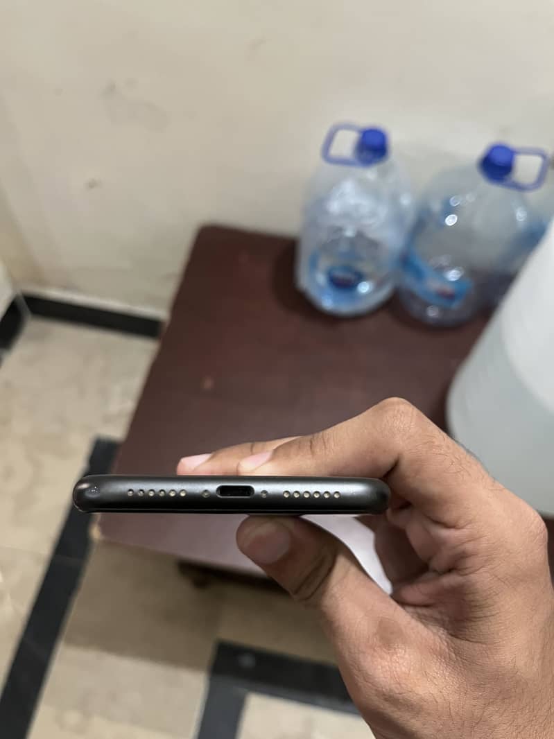 Apple iPhone 11 7
