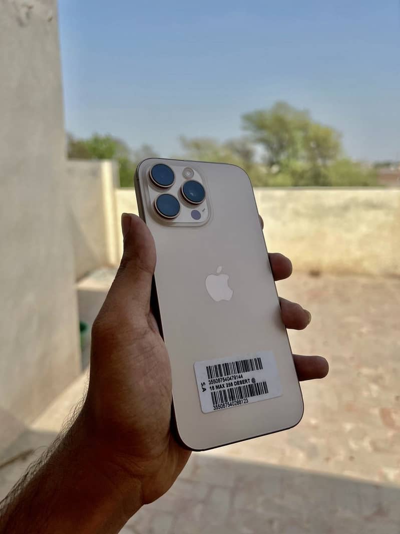 Apple iPhone 16 Pro Max 1
