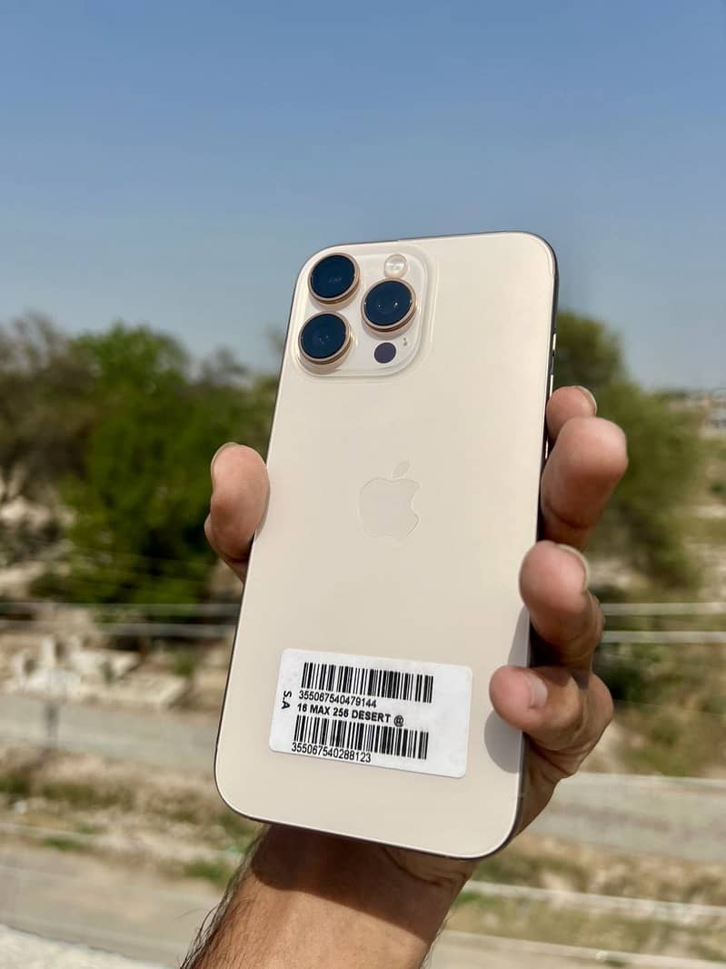 Apple iPhone 16 Pro Max 3