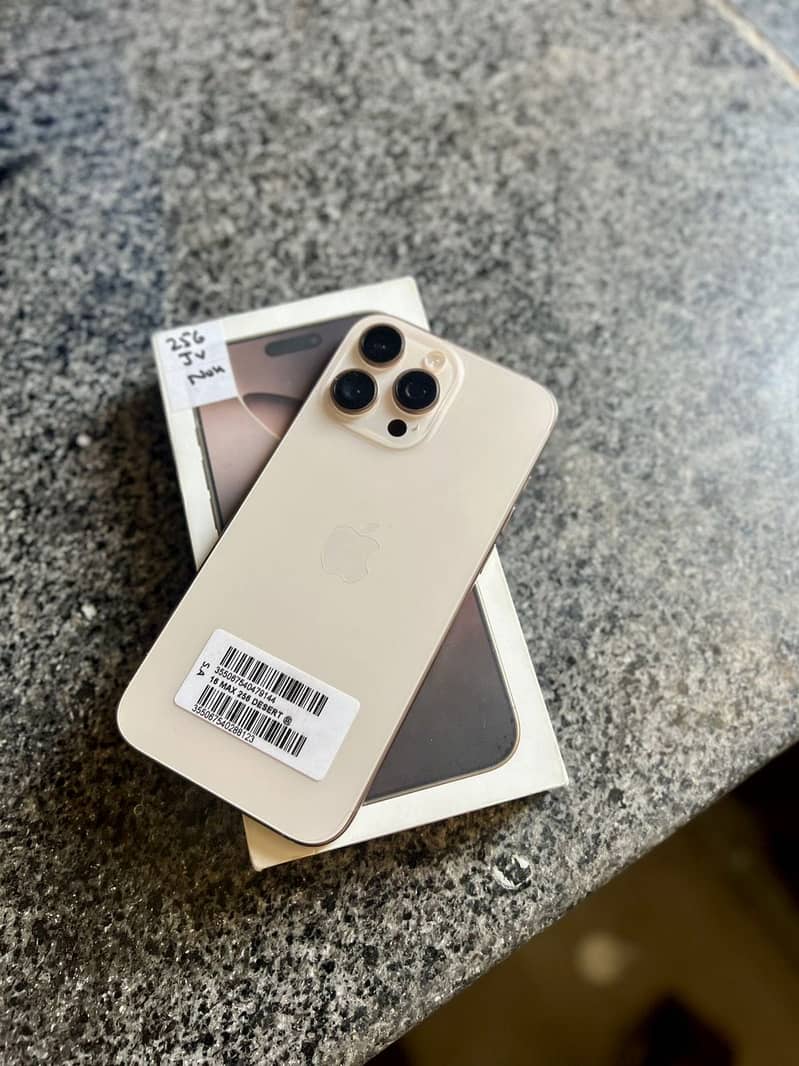 Apple iPhone 16 Pro Max 4