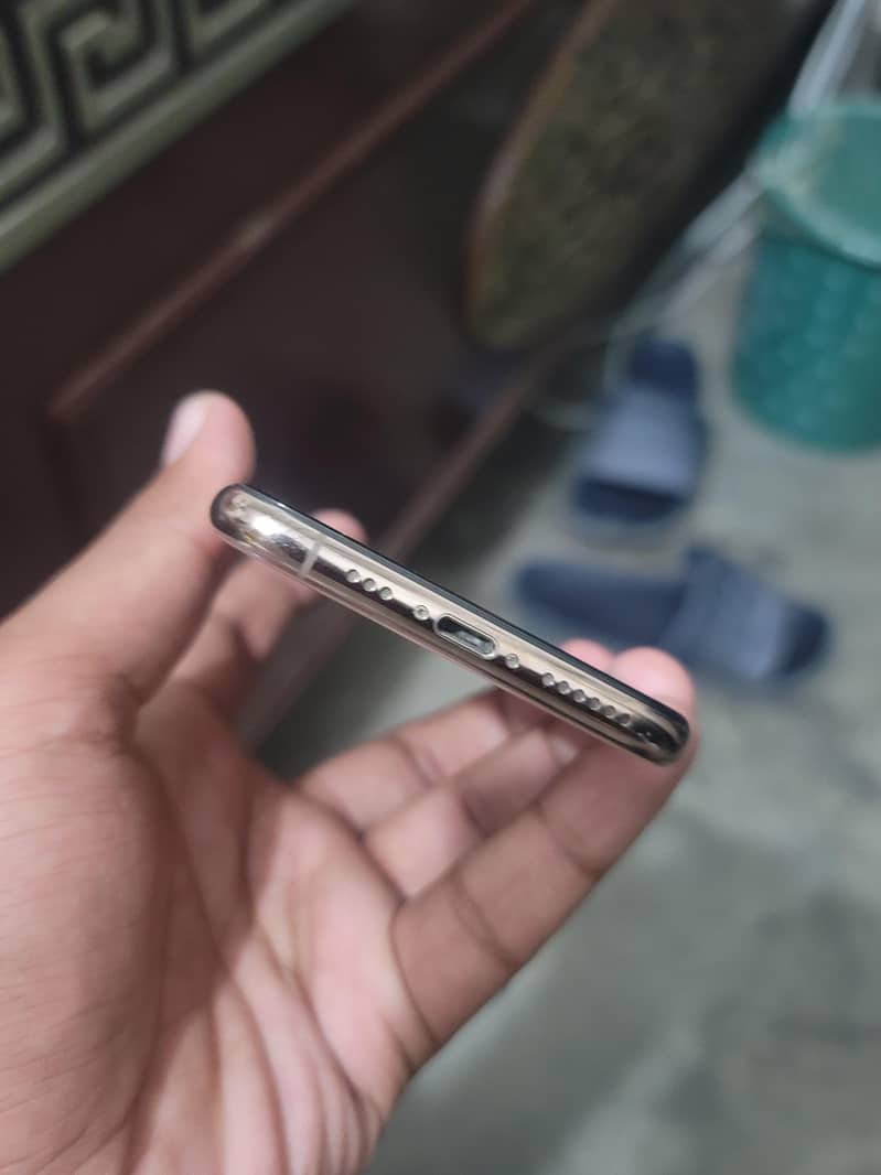 Apple iPhone XS 3