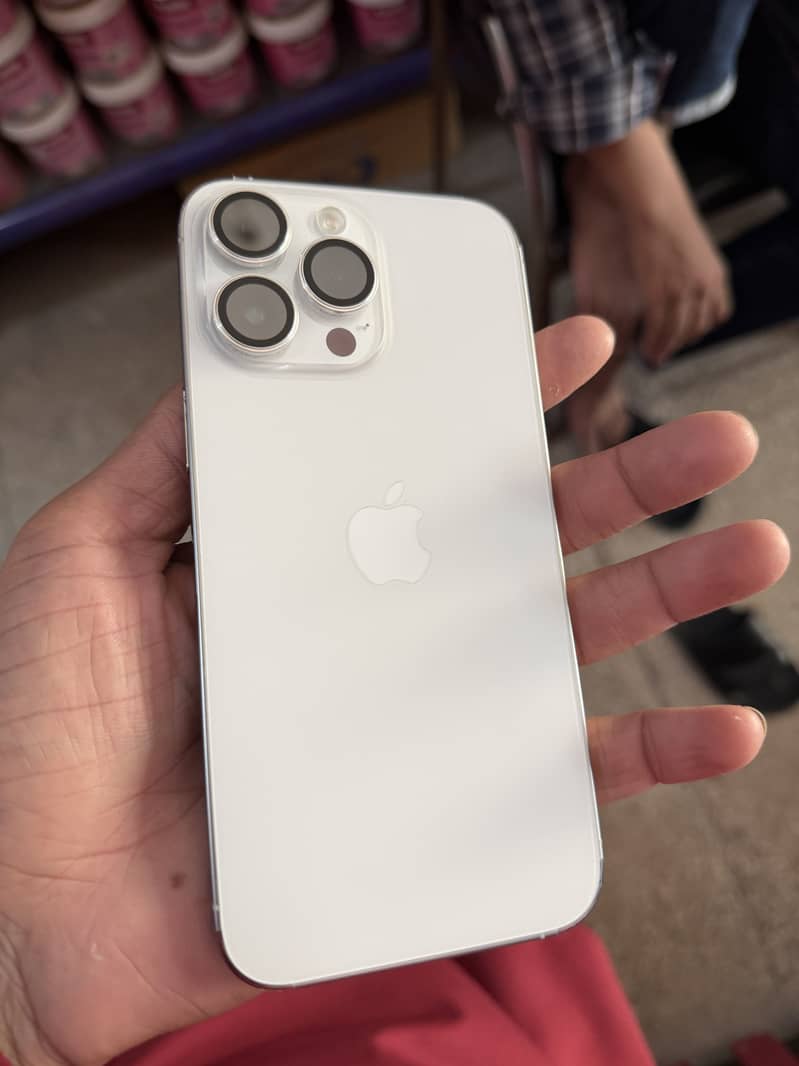 Apple iPhone 14 Pro Max 1