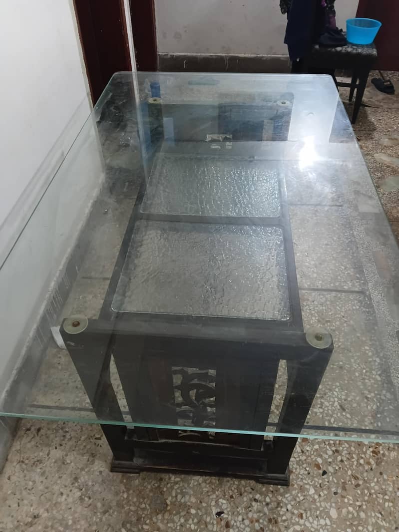 Dinning table 0