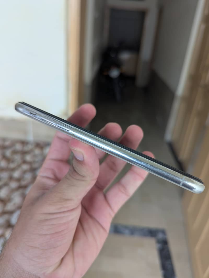 Apple iPhone X 3
