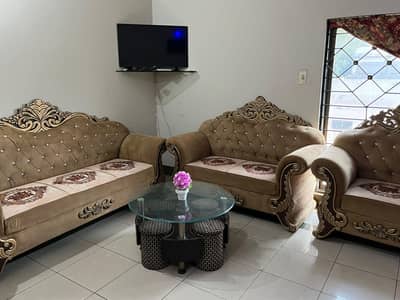 6 seater sofa 10 by 10 condition. .