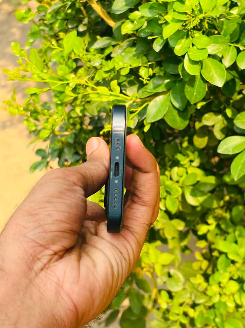 Apple iPhone 13 1