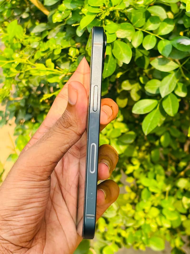 Apple iPhone 13 3
