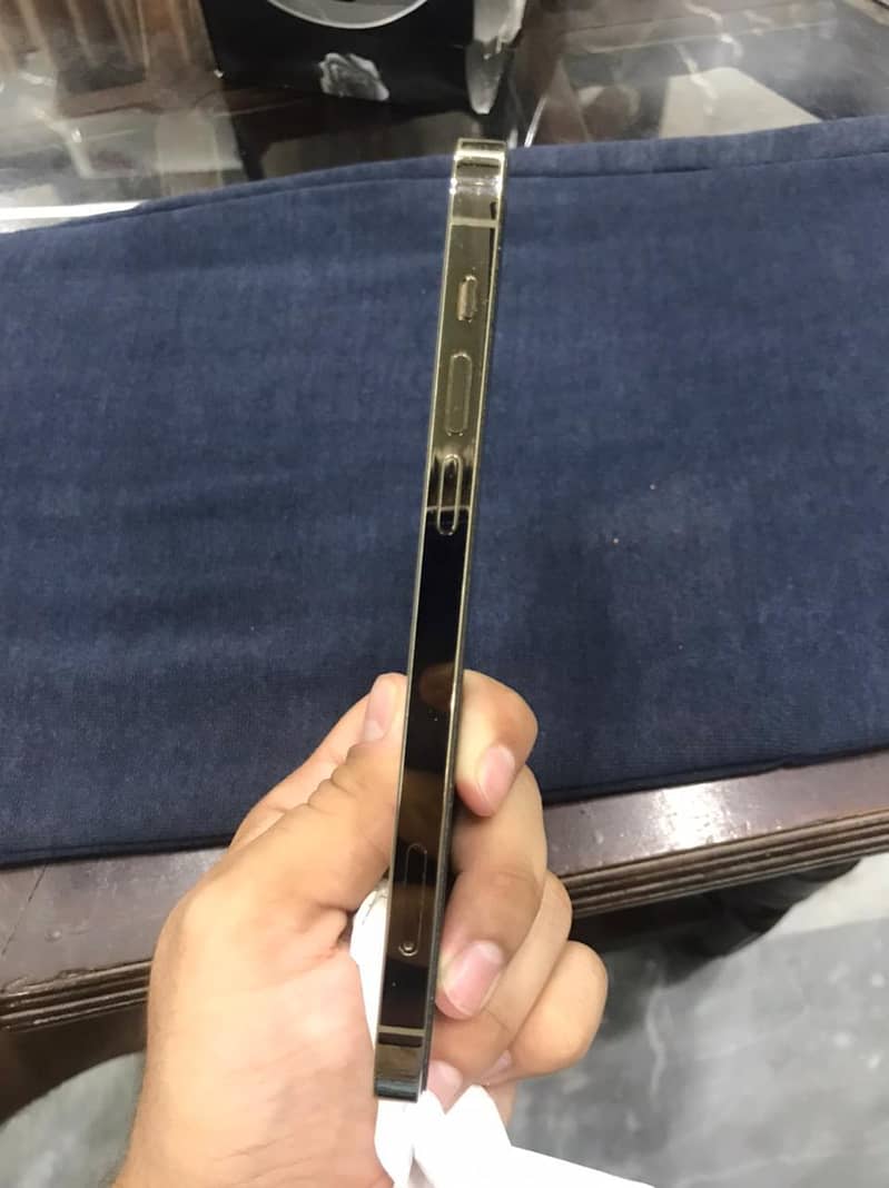 Apple iPhone 12 Pro 2