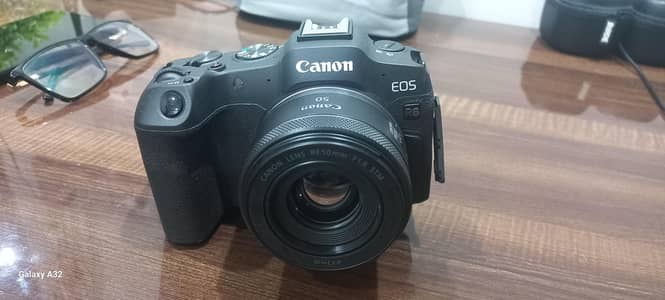 Canon Canon R8 EOS Camera for sale condition 10/ 10 just 2 month used