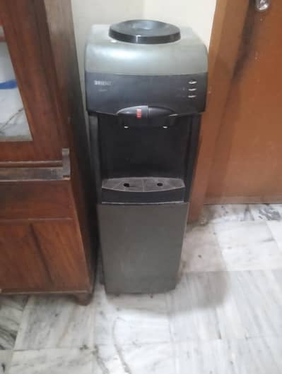 orient water dispenser in fully working order 1000