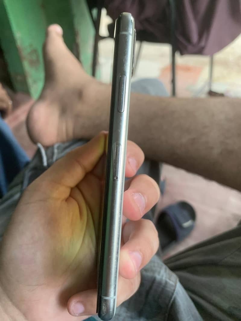 Apple iPhone X 3