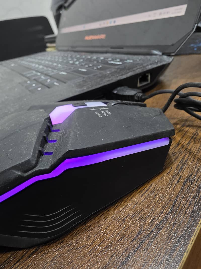 Alienware 15 gaming machine 4