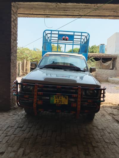 Toyota hilux 82
