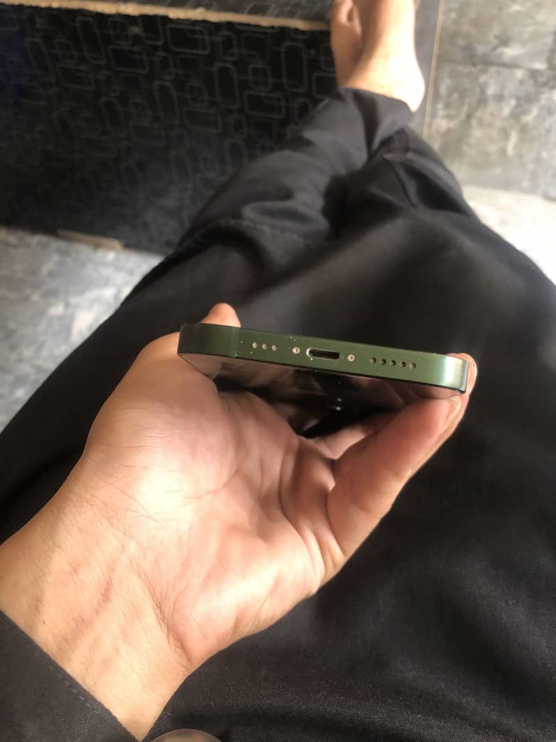 iPhone 13 0