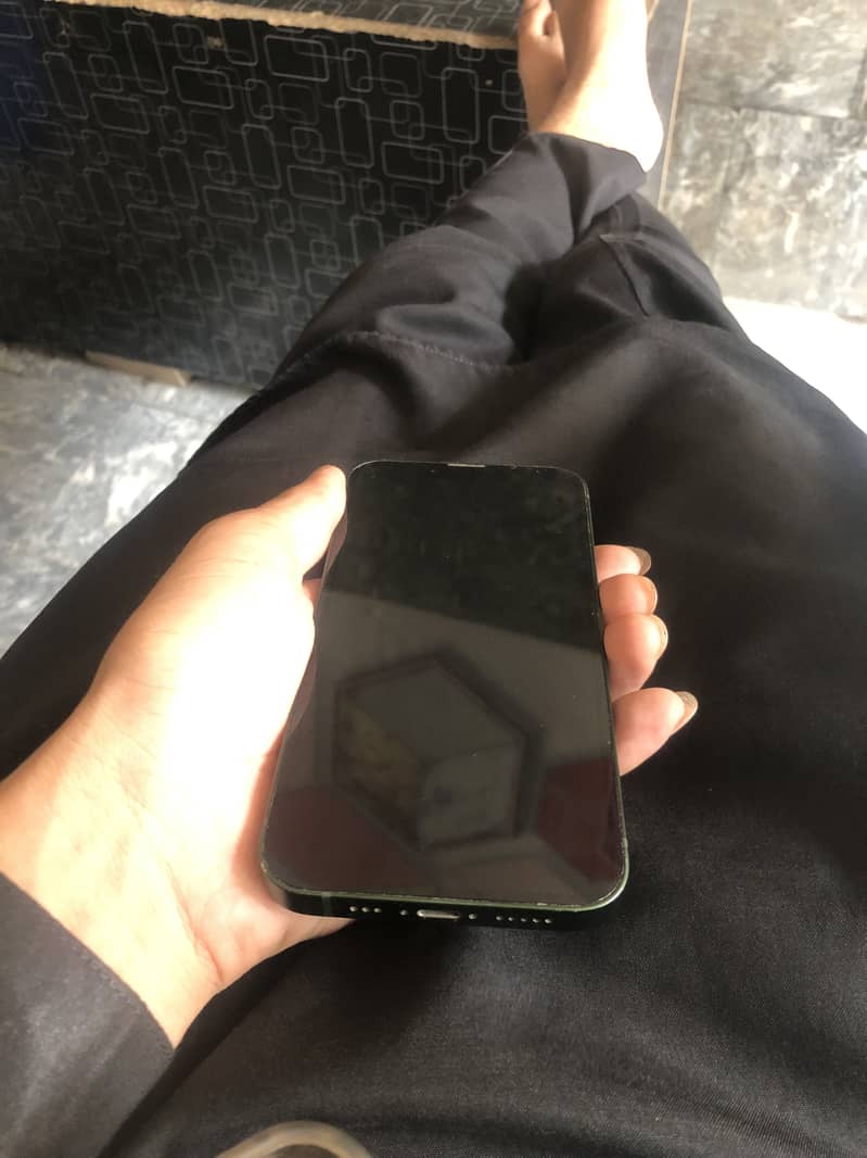 iPhone 13 3