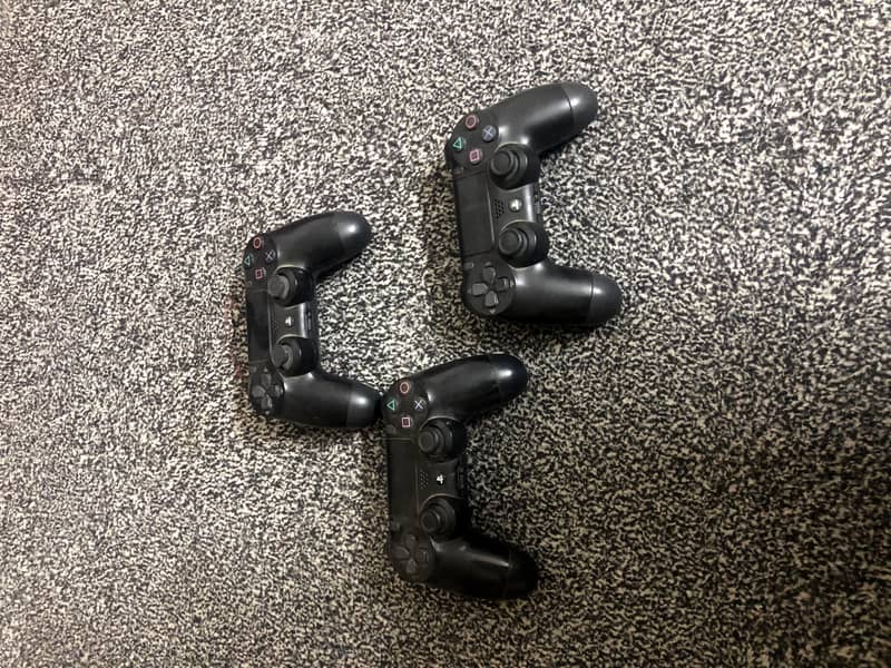 PS4 slim 3