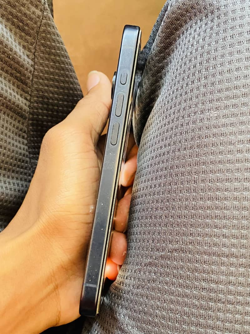 iPhone 15 Pro 3