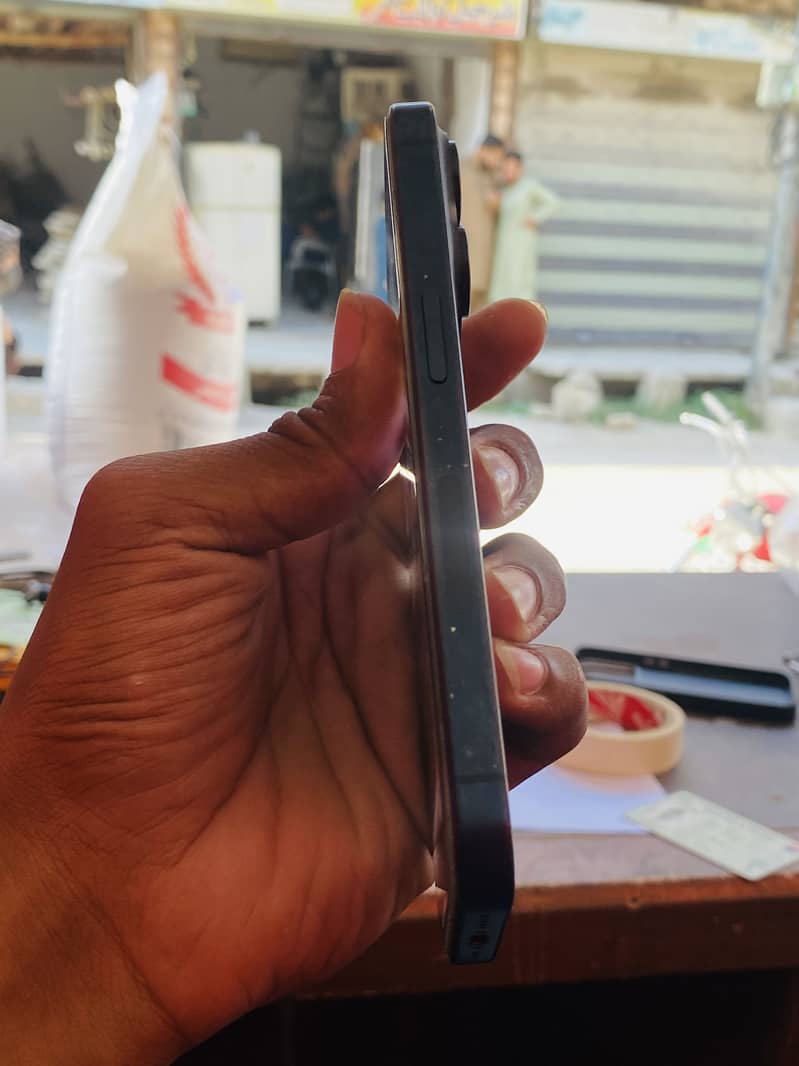 iPhone 15 Pro 4