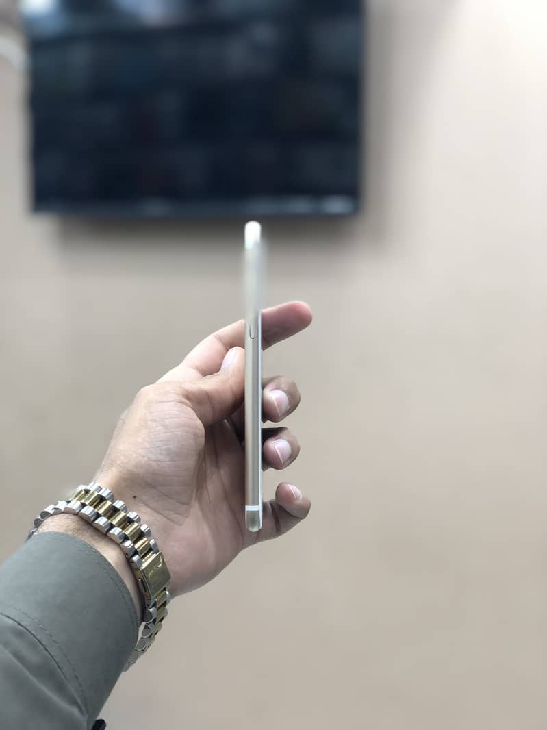 Apple iPhone 7 1