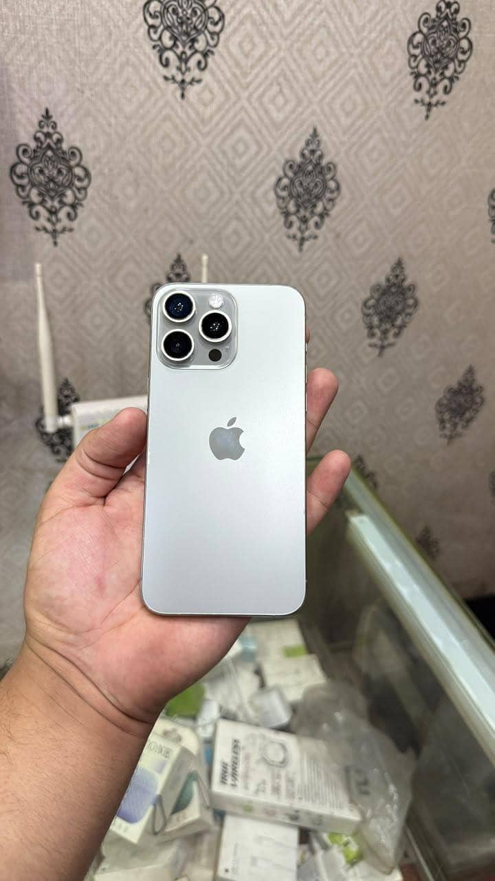 Apple iPhone 15 Pro Max 0