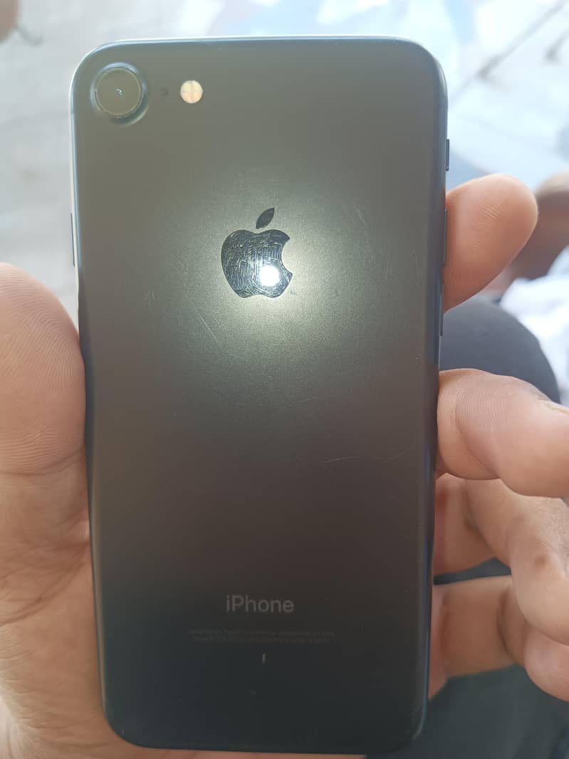 Apple iPhone 7 0