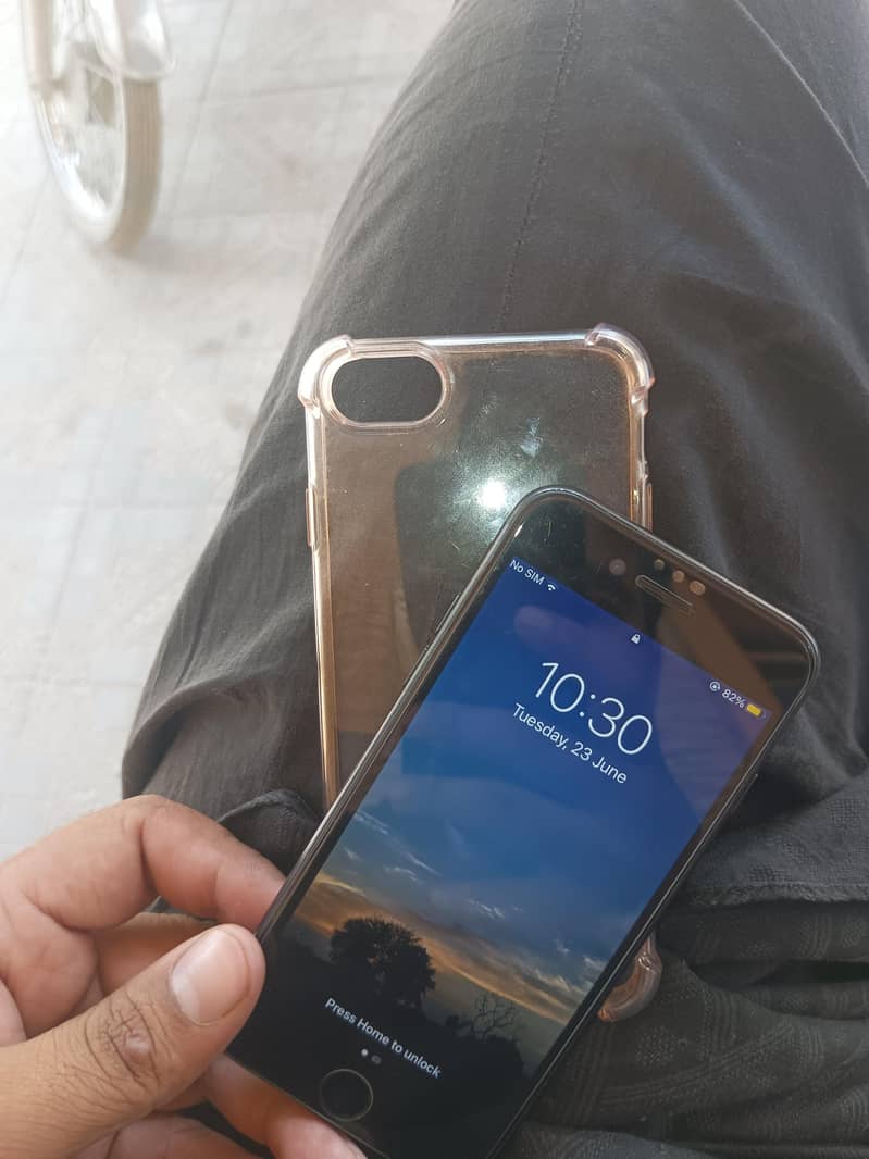 Apple iPhone 7 1